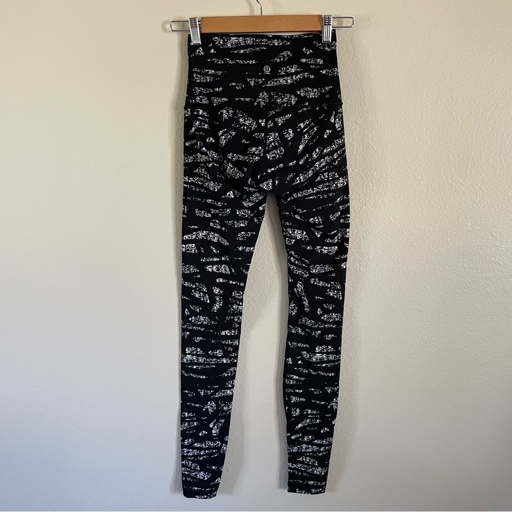 Lululemon Graphic Print Wunder Under High Rise Legging Graf Black White Size 4 - Picture 7 of 9